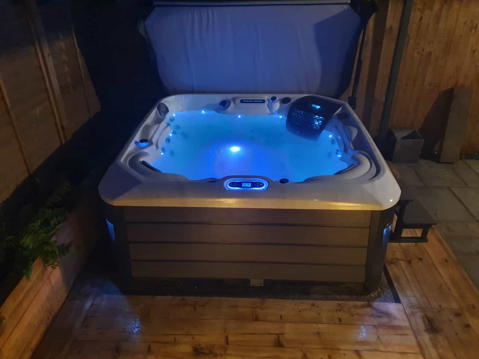Platinum Spas Santorini Hot Tub