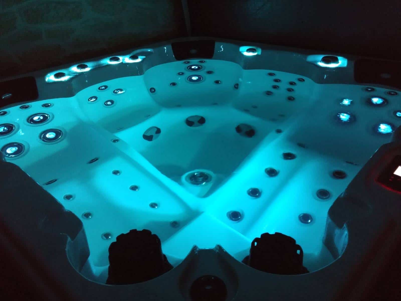 Be Well O747 Deluxe Hot Tub
