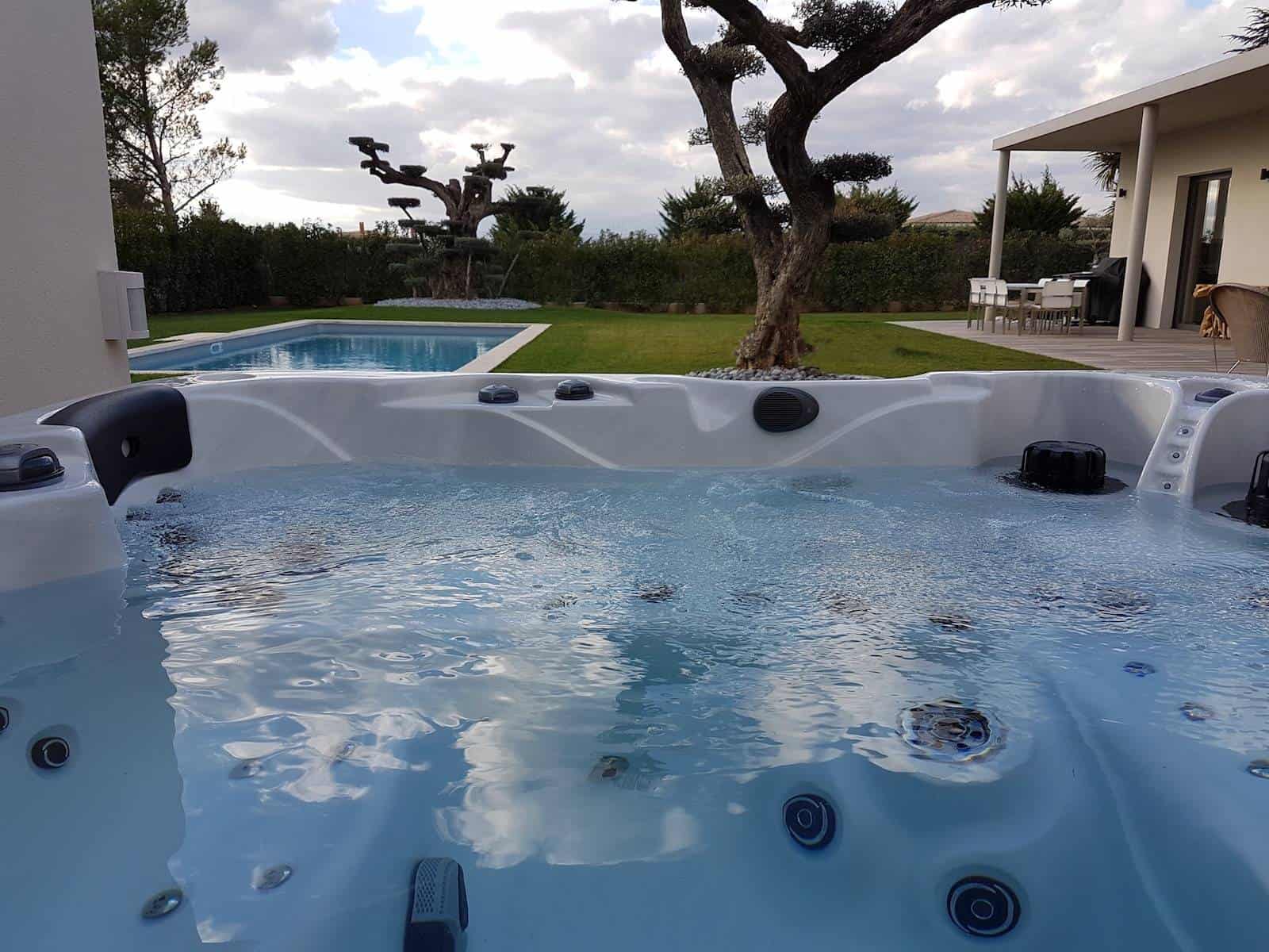 Be Well O747 Deluxe Hot Tub