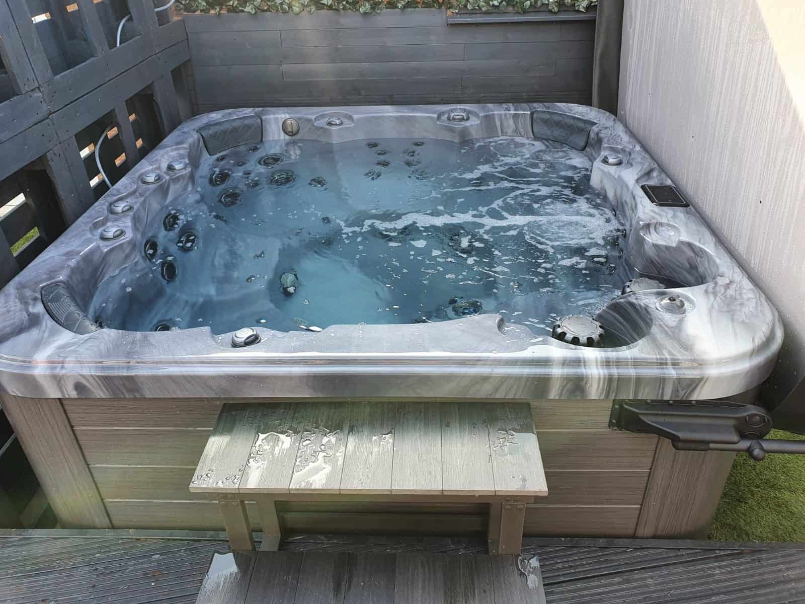 Be Well O782 elite hot tub