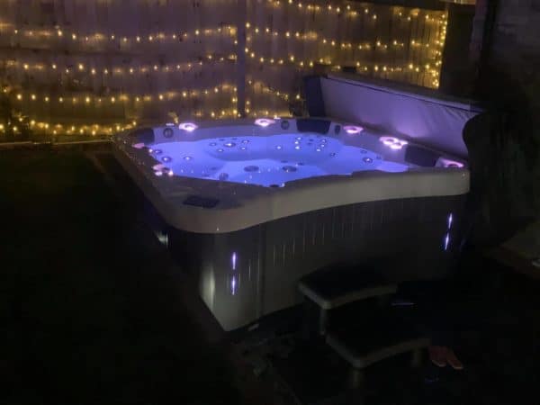 Be Well E680 Luxury hot tub